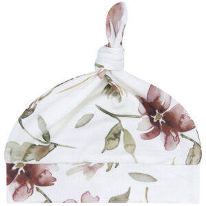 Off-white babymutsje met mooie rode bloemen