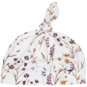 Off-white babymutsje met weidebloemetjes