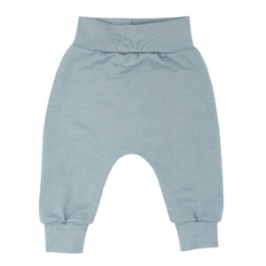 Effen grijsblauw babybroekje met brede tailleband. Comfortabel basic babybroekje voor newborn en baby.