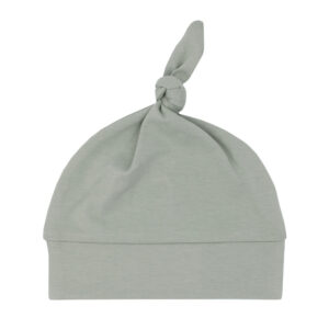 Effen saliegroen babymutsje. Comfortabel basic babymutsje voor newborn en baby.